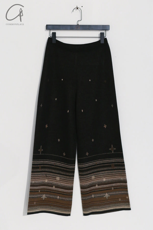 SWAYING 25 Early Spring V-neck snowflake jacquard pullover / straight pants SW-SW25PS3B11-HEI Black pants SW25PS1T13